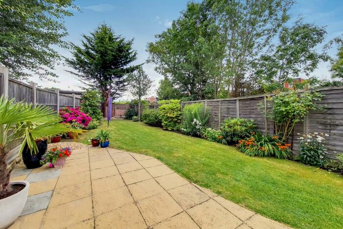 3 Bedroom Semi-Detached House To Rent In Kenton Lane, Harrow, HA3