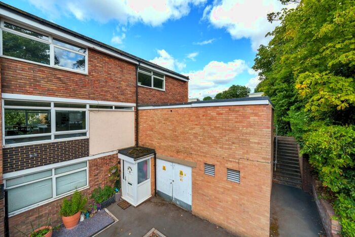4 Bedroom Maisonette To Rent In Moorholme, Woking, GU22