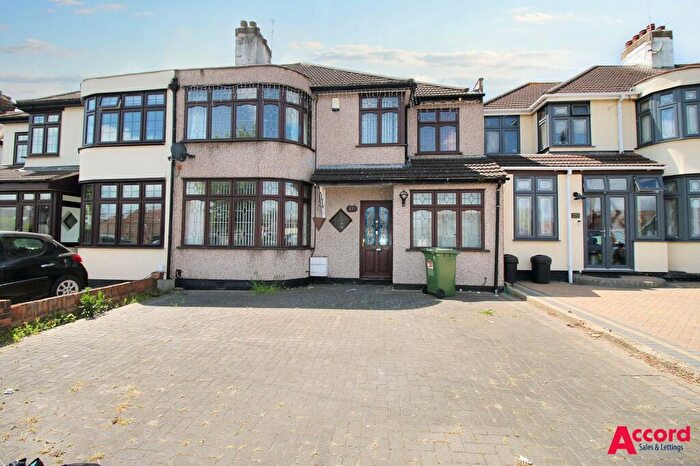 4 Bedroom Semi-Detached House To Rent In Pettits Lane North, Romford, RM1