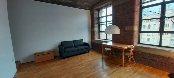 2 Bedroom Flat To Rent In Lilycroft Road, Bradford, BD9