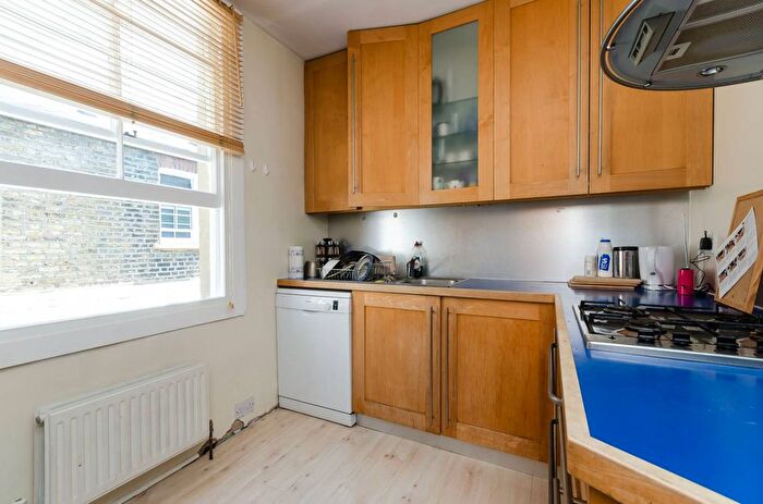 2 Bedroom Flat To Rent In Halford Road, West Brompton, London, SW6