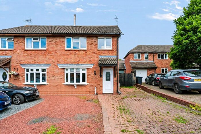 3 Bedroom Semi-Detached House For Sale In Horton Close, Alcester, B49