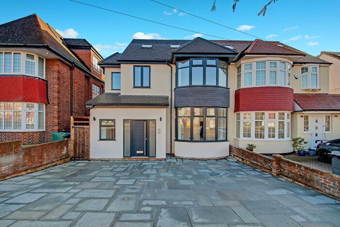 3 Bedroom Flat To Rent In Holders Hill Road, London, NW7