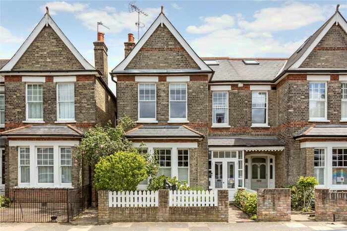 4 Bedroom Semi-Detached House To Rent In Carlton Road, East Sheen, London, SW14