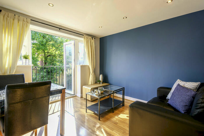 1 Bedroom Flat To Rent In Victoria Terrace, Leeds, LS3