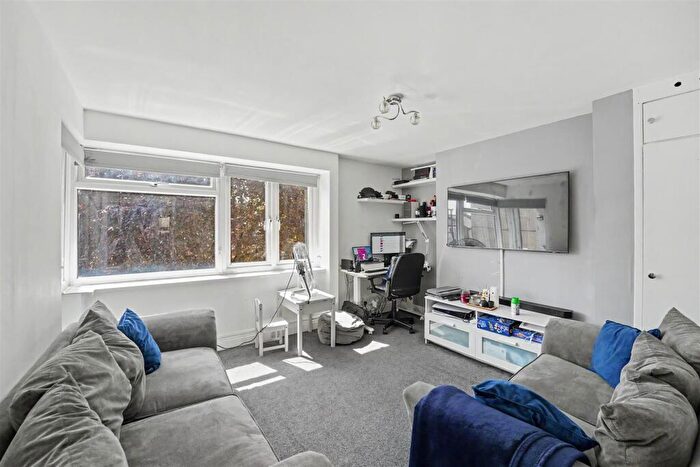 1 Bedroom Flat For Sale In Brigadier Avenue, Enfield, EN2