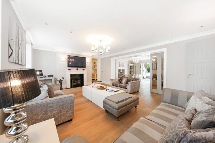 3 Bedroom Flat To Rent In Wellington Road, St John's Wood, NW8