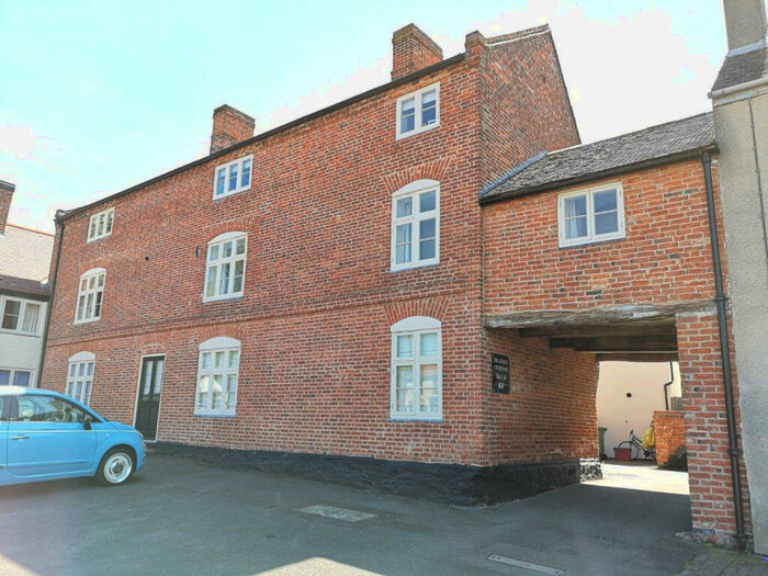 3 Bedroom Flat To Rent In The George, Market Place, Belton, LE12