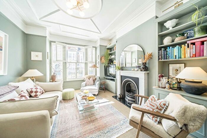 2 Bedroom Flat For Sale In Kingscourt Road, Streatham, SW16