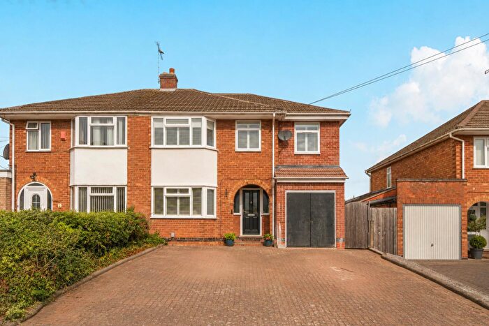 5 Bedroom Semi-Detached House For Sale In Mckinnell Crescent, Rugby, CV21