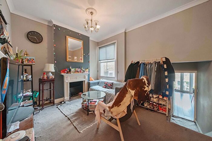 2 Bedroom Flat For Sale In Wandsworth Bridge Road, South Park, London, SW6