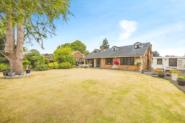 5 Bedroom Detached House For Sale In Deep Field, Datchet, SL3