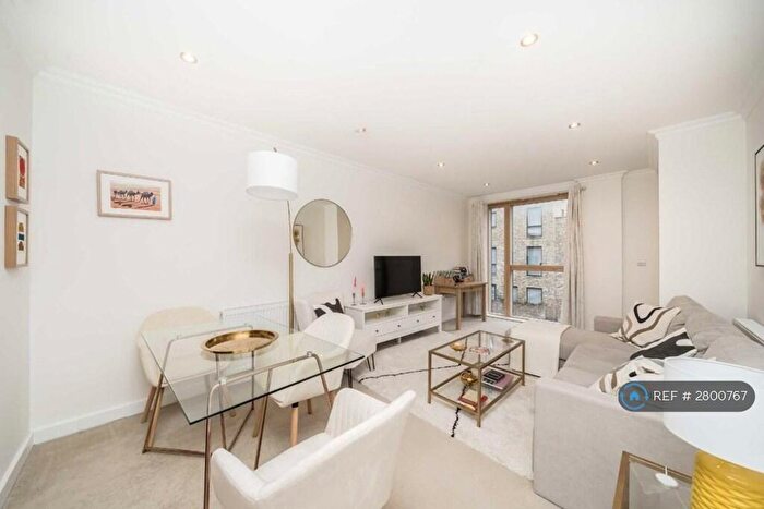 1 Bedroom Flat To Rent In Leyland Court, London, SE15