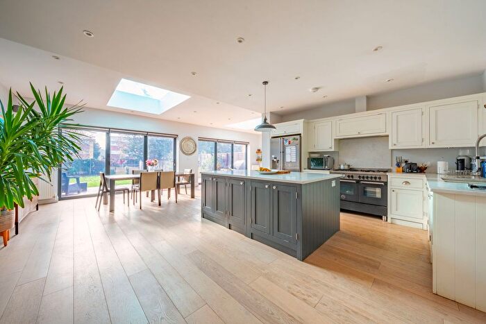 5 Bedroom Semi-detached House For Sale In Jersey Road, Isleworth, TW7