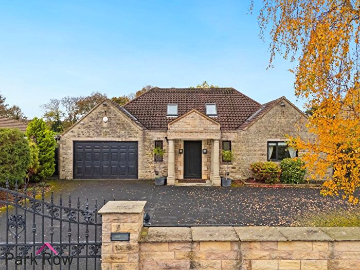 6 Bedroom Detached House For Sale In Poole Lane, Burton Salmon, Leeds, LS25