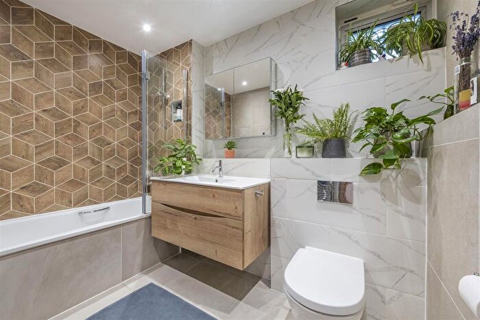 3 Bedroom Flat For Sale In Garden Apartment, Lyndhurst Gardens, Hampstead, NW3