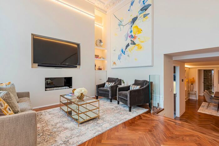 2 Bedroom Flat To Rent In Lancaster Gate, Paddington, London, W2