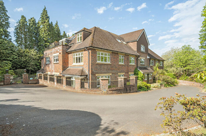 2 Bedroom Apartment For Sale In Grayswood Road, Haslemere, Surrey, GU27