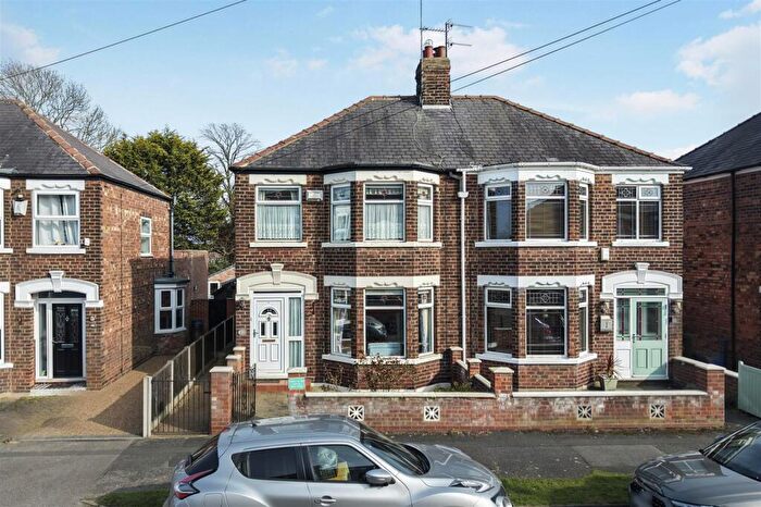 4 Bedroom Semi Detached House For Sale In Oaklands Drive, Hessle, HU13