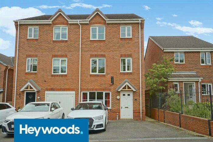 5 Bedroom Semi-Detached House To Rent In Galingale View, Newcastle-under-Lyme, ST5