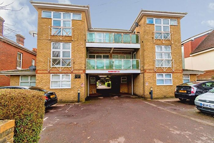 2 Bedroom Flat For Sale In Roberts Road, Southampton, Hampshire, SO15