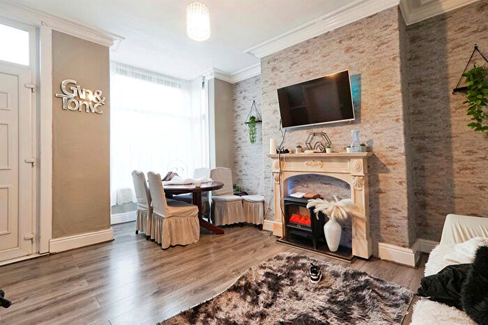 2 Bedroom Terraced House For Sale In Ashton Mount, Leeds, LS8