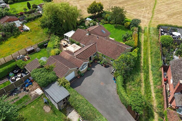 4 Bedroom Detached Bungalow For Sale In Littlemoor Lane, Newton, DE55