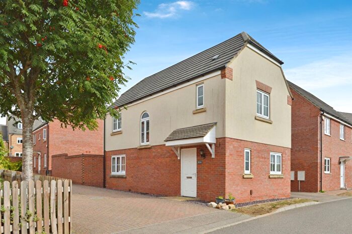 3 Bedroom Detached House For Sale In Charisse Gardens, Oxley Park, Milton Keynes, MK4