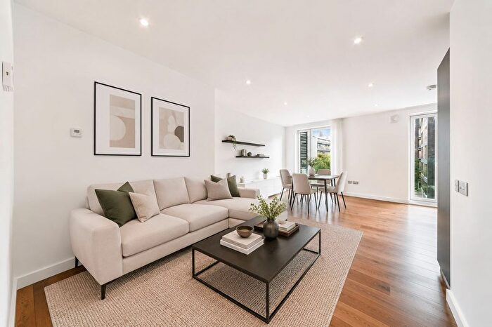 2 Bedroom Flat For Sale In Islington Canalside, Angel, N1