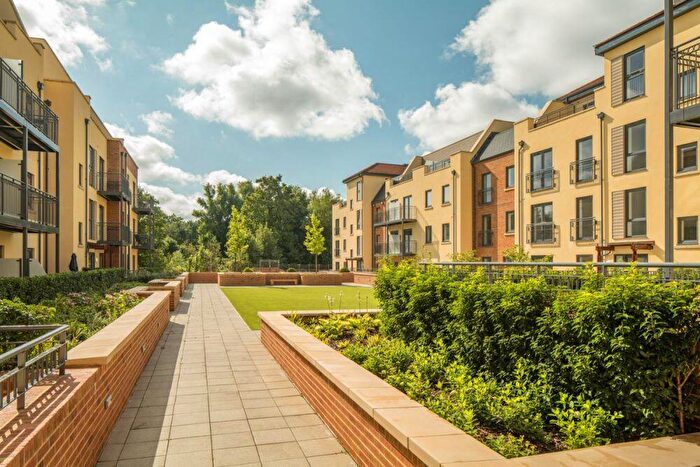 2 Bedroom Apartment For Sale In East Street, Farnham, Surrey, GU9