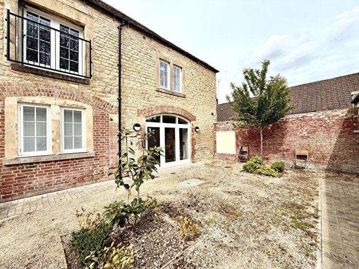 1 Bedroom Apartment For Sale In The Woodlands, Calne, SN11