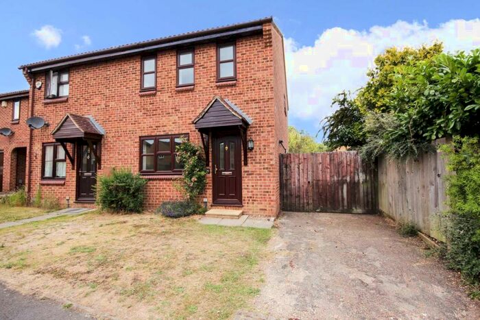 3 Bedroom End Of Terrace House To Rent In Tarnbrook Way, Bracknell, RG12