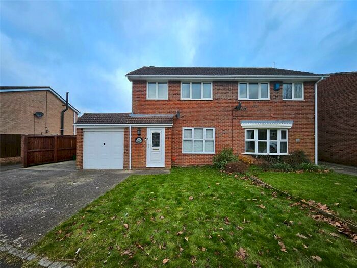 3 Bedroom Semi-Detached House To Rent In Fallowfield, Warmley, Bristol, BS30