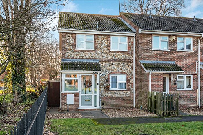 3 Bedroom End Terrace House For Sale In Youngs Drive, Ash, Surrey, GU12