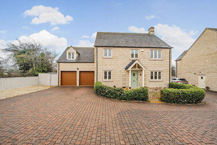 4 Bedroom Detached House For Sale In Stephens Close, Lechlade, GL7