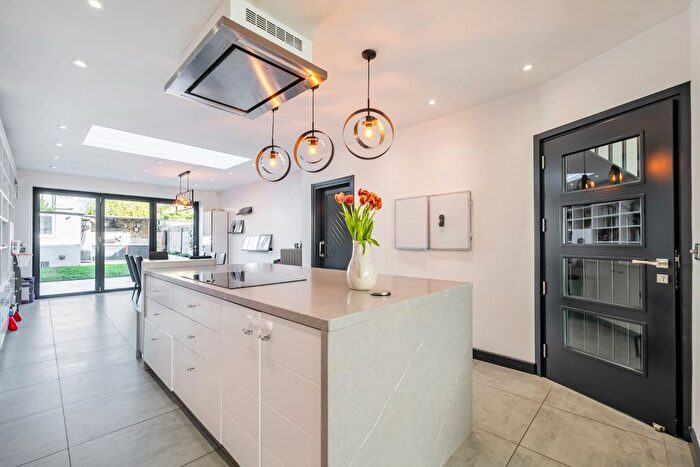 3 Bedroom Terraced House For Sale In Gracefield Gardens, Streatham, London, SW16