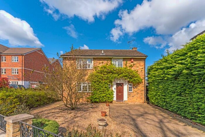 3 Bedroom Detached House To Rent In St. Lukes Road, Maidenhead, Berkshire, SL6