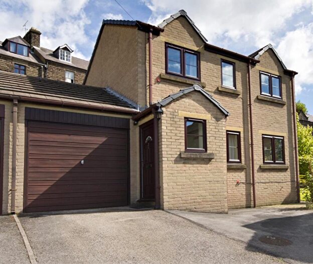 2 Bedroom Link Detached House For Sale In Wellfield Court, Matlock, DE4