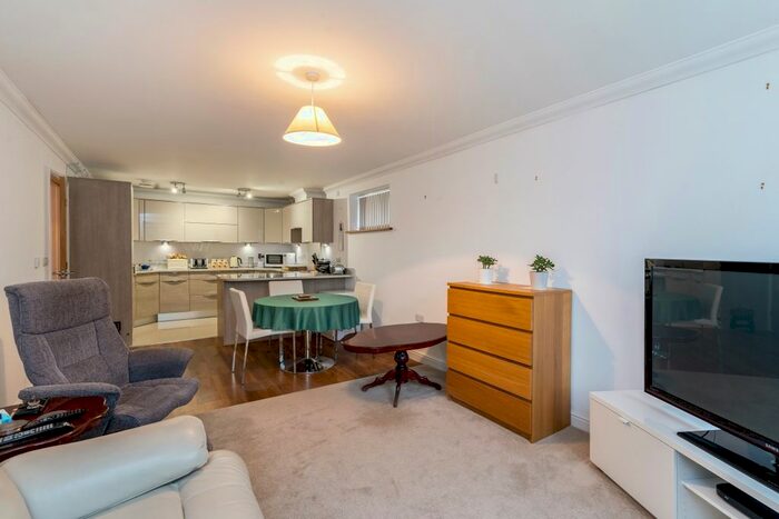 2 Bedroom Flat To Rent In Chaldon Road, Caterham CR3