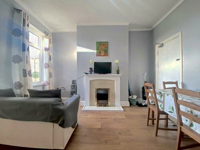 4 Bedroom Terraced House To Rent In City Road, Sheffield, S2