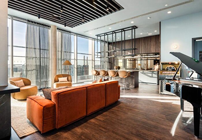 2 Bedroom Apartment To Rent In Nine Elms Lane, London, SW11
