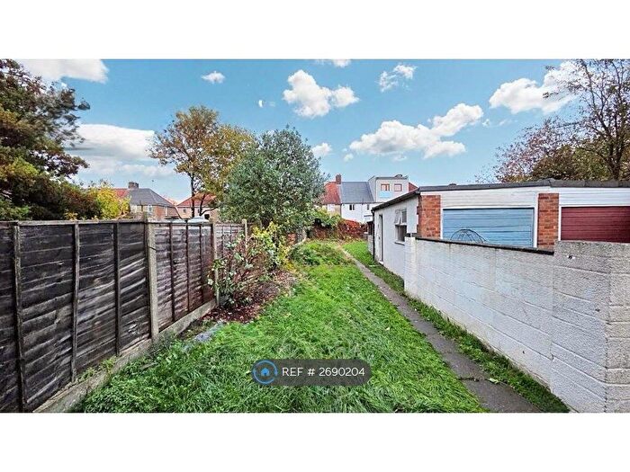 3 Bedroom Semi-Detached House To Rent In Bushgrove Road, Dagenham, RM8