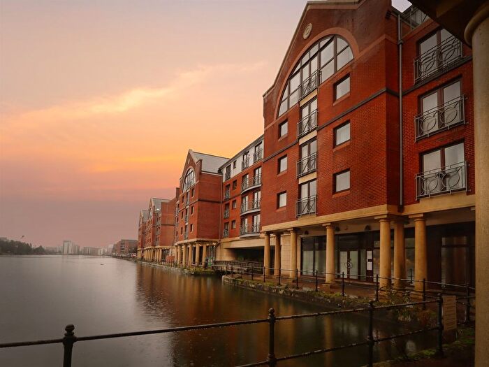 2 Bedroom Flat For Sale In Schooner Way, Cardiff, CF10