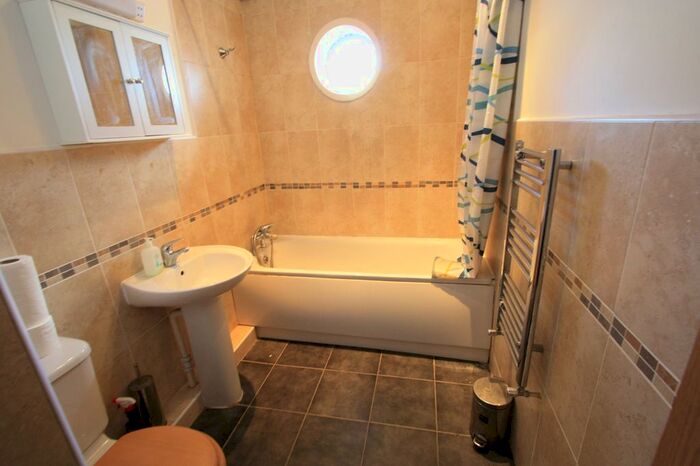 1 Bedroom Flat To Rent In Mitcham Road, Tooting Broadway, SW17