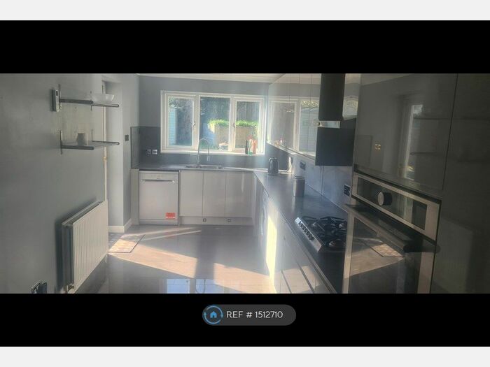 3 Bedroom Terraced House To Rent In Venners Close, Bexleyheath, DA7