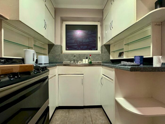 2 Bedroom Maisonette To Rent In Witts Hill, Southampton, SO18