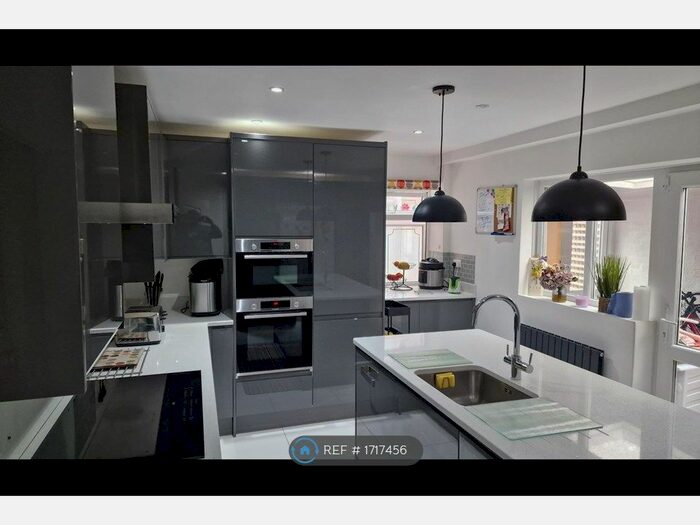 4 Bedroom Detached House To Rent In Alcott Lane, Birmingham, B37