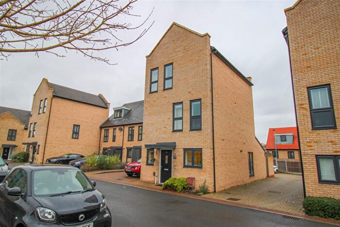 4 Bedroom Detached House For Sale In Iceni Square, Harlow, CM18