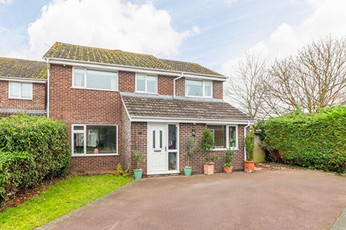 4 Bedroom Detached House For Sale In Salmon Close, Bloxham, OX15