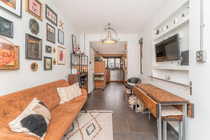 1 Bedroom Flat For Sale In Ladysmith Road, Enfield, EN1